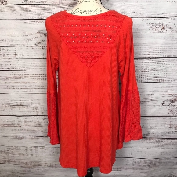 Free People Red wide cuff boho bell sleeve oversized v-neck blouse - Picture 5 of 8
